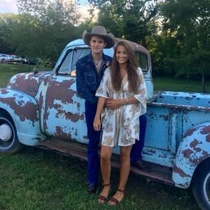 Meet your Posher, Dakota